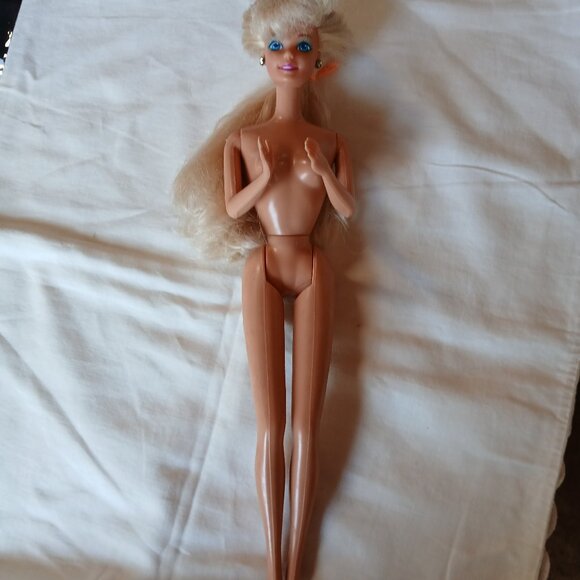 1976 Mattel Barbie Blonde Hair & Blue Eyes Twist & Turn at Waist - Knees Bend - Picture 10 of 12